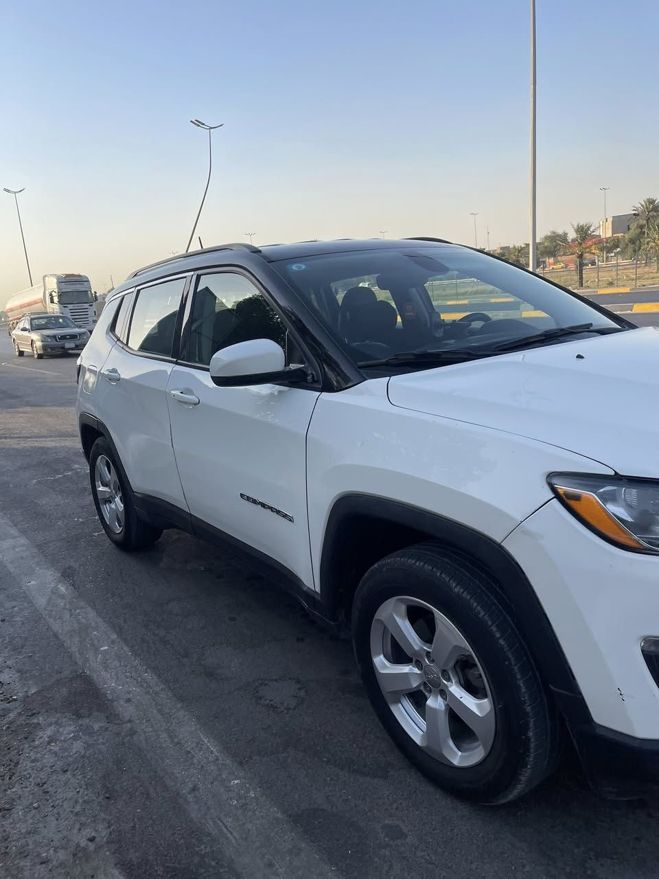 السلام عليكم
كومباس 2018 امريكي 2400 
صور الحادث مرفقة بالمنشور
بيها ٣ قطع صبغ
البجم كبس 
كير ومحرك وتبريد كفالة
مشدود بيها منظومة غاز 
مكاني بغداد / الامين
سعرها 123$
للتواصل ***********
