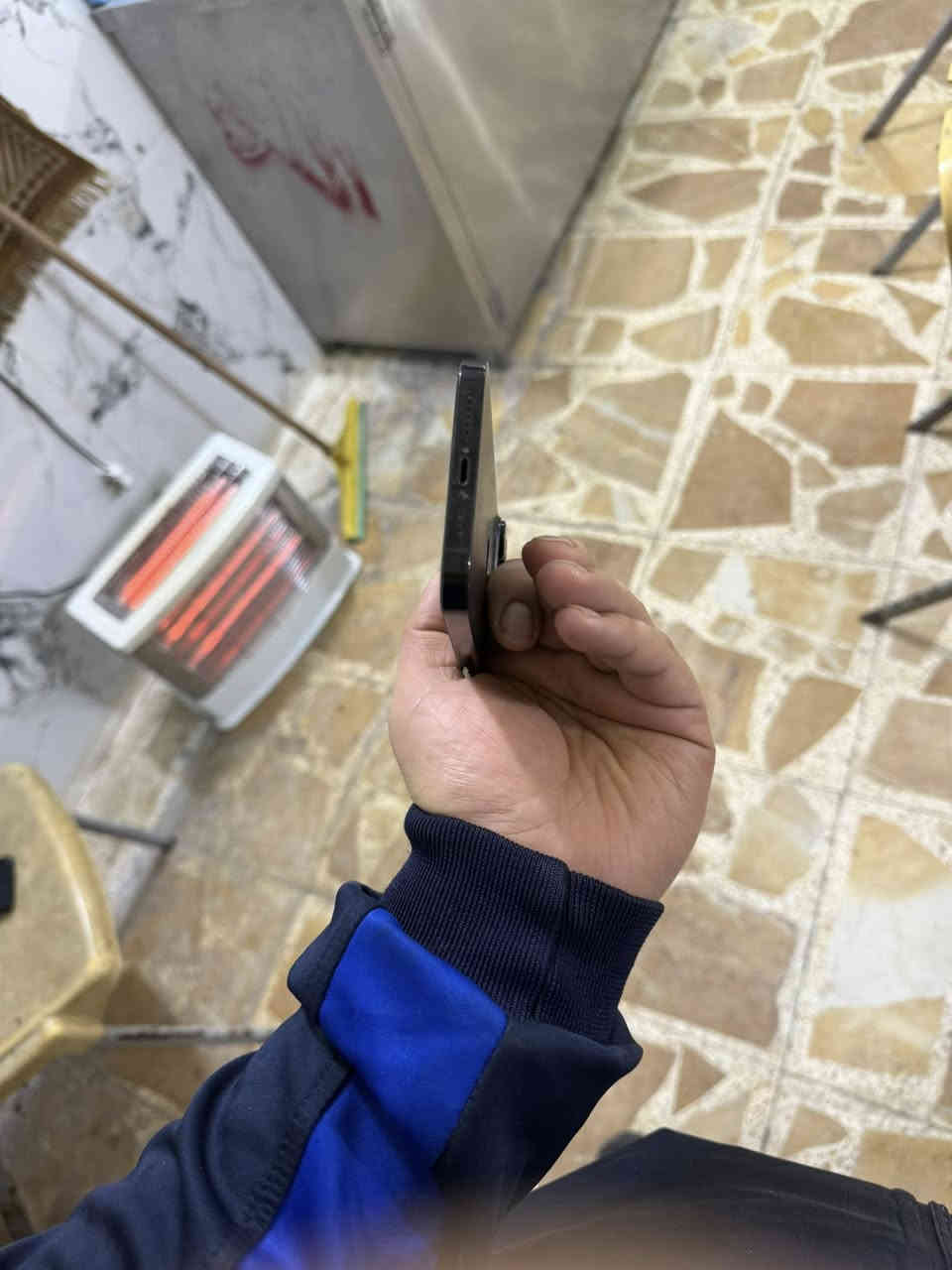 السلام عليكم
آيفون ‏14 Pro ماكس ‏

ذاكرة 256￼

‏بطارية 82

‏ لون black

￼ الجهاز كلش نظيف فقط لكزة مكسورة وماء مأثره ￼
مكاني  بغداد العامرية.            السعر 710وبي مجال 

‏رقمي *********** ￼.            ويا كرتونة

￼

￼
