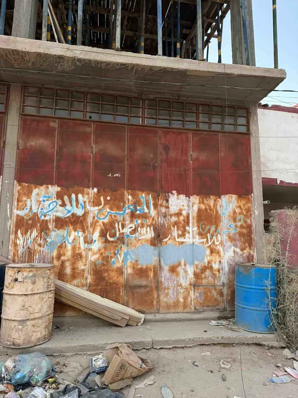 ‏سلام عليكم عندي بيبان محلات للبيع حديد درجة أولى الاستفسار مكانهم بابل *********** بسعر مناسب
