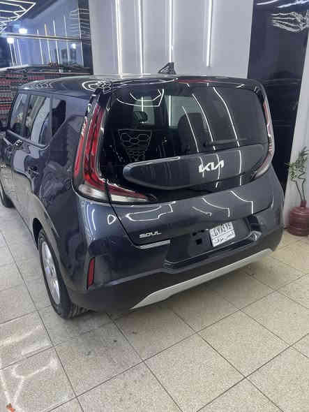 السلام عليكم 
كيا soul موديل 2023
بدون رقم منفيس بسمي 
بيها رقم فحص مؤقت 
المواصفات S 
بصمة
محرك ٢٠٠٠
رادار امامي خلفي جانبي
نقطه عمياء 
 ويل كب 
كشن كهرباء 
شاشه چبيره
تبريد شاشه
 تحديد مسار وتوقف ذاتي  
ثلاثة انضمه قياده 
الحادث موضح بالصور فقط البيبان وثنينهم اتصلحن
السعر ١٥٠
***********
