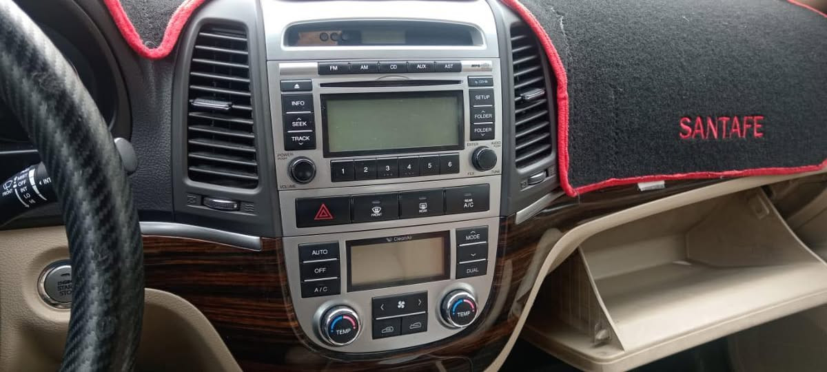 سنتافي. 2012.
مكفولة.  كفالة عامة مابي اي شي.       جديدد
 
فول مواصفات.   بصمة.   سلايت.   تبريد لمس.   ويل كروم.    فولل.    
129 الف كيلو متر ماشي 

سنوي رقم جديد. بيها كوبون بنزين.    سيارة جديد 

مكان/كركوك.     سعر / 165 مجال. 

رقم/***********
