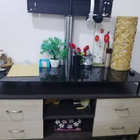 ميز تلفزيون • تختين