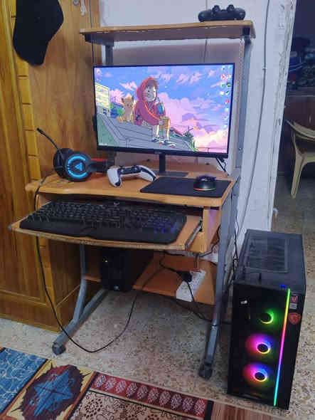 pcللبيع
كرت الشاشة:Nvidia gtx 1650Super
المعالج: amd R5 2400g
الرامات:16
التخزين: HDD 1T.     m.2 256
البور سبلاي: 650w
المذر بورد:msi b450 game plus

سعر الكيس: 350 فقط الكيس 
ولي يريد الشاشة او اليوبي اس او باقي الغراض نتفق عليهن 
 مكاني:كوت
الرقم:*********** دهل اوران
