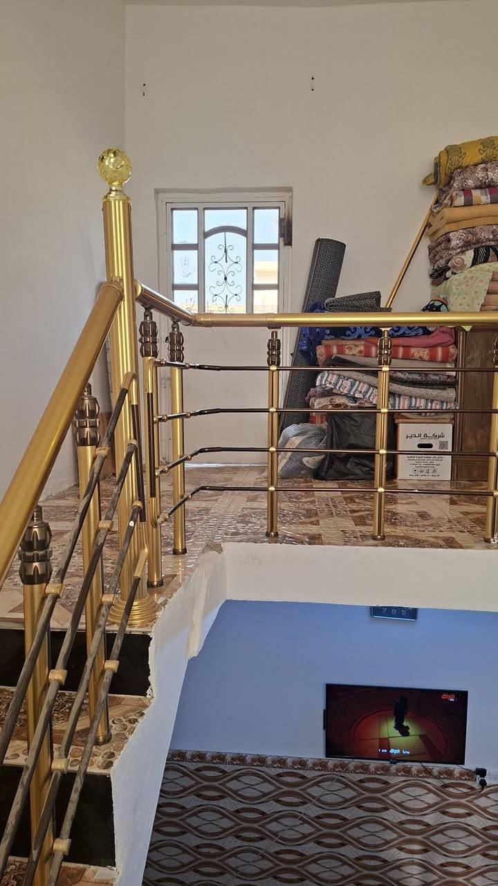 اقساط اقساط 
للبيع بيت كامل مكمل جاهز مساحة ٢٢٠م موقع حلو قريب شارع يبعد عن الشارع ٧٥م مقابل متنزه المسافر 
الاستفسار الاتصال
***********
***********
