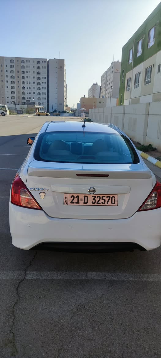 السلام عليكم نيسان سني 2020 بليته زركه سياره بدون حادت 
بدون صبغ بدون دواخل سياره نضيفه وجديده رايده ب 115 مكان السياره بسمايه ***********

