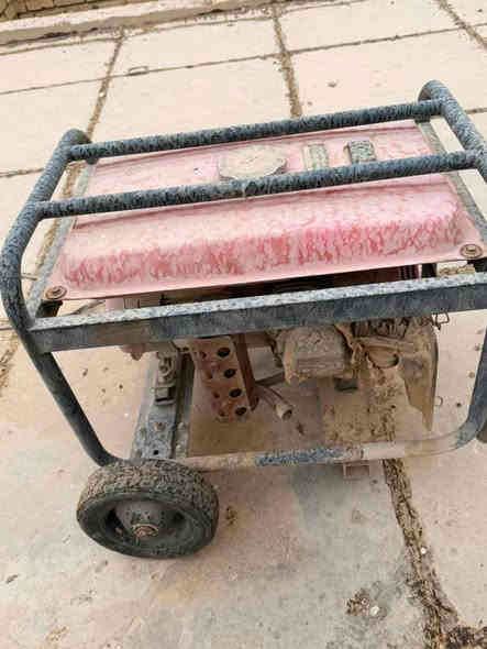 مولدة للبيع 
20امبير ملف نحاس  سلف بطارية شغال 
 كور بيها عاطل فقط
السعر ٨٥وبيه مجال لاستفسار مراسلة الصفحة خاص او الاتصال على الرقم *********** 
العنوان الديوانية
