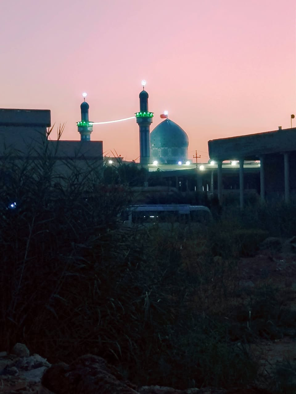 #دار للبيع...  106م   طابقين..بناء جديد قريب جداا ع الامام الحر سند ٢٥ إقرار محكمه العنوان الحر شارع الجنسيه القديمه   كافه الخدمات مع المجاري.. عده التبليط منطقة هدؤ.. ودخوله مثل المجمع يعني شارع واحد
يتكون الطابق الأرضي من.. 
استقبال كبير.. 5/4م
وغرفه نوم كبيره...4/4.5م
وصاله كبيره ...6/3.5م
ومطبخ كبير... 4/3.5 م
حمام داخلي وخارجي
#الطابق الثاني  بس الغرف  يحتاج كهرباء ولبخ 
يتكون من.. 
غرفه 6.5/4م
وغرفه 4.5/4 
وصاله صغيره 
وصحيات وسطح 
#الدار كونكريت مسلح بناء طابوق فقط الستاره الداير ثرمستون 
للاستفسار ع السعر تواصل خاص

#يرهم مراوس بيت بناء جديد مع الفرق


**إذا كنت صاحب هذا الإعلان وتريد حذفه لأي سبب، رجاءا أرسل رسالة إلى الدعم الفني**