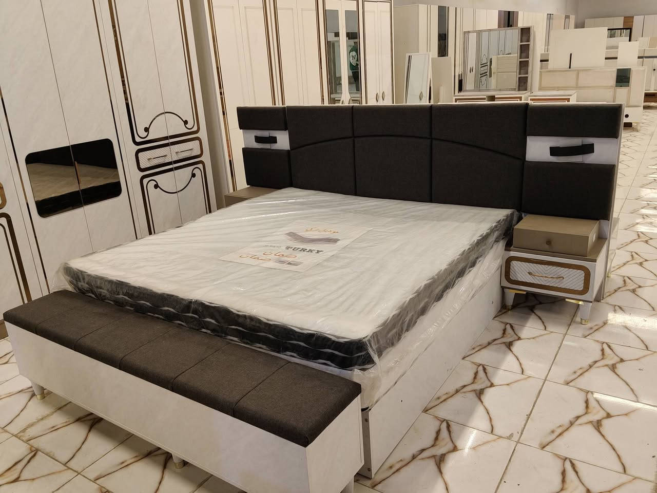 10 قطع كنتور ملحق اناره براكيت بالسرير شازلون مخزن سرير مخزن متوفره الان في معرض الشركه الكائن طريق رفاعي نصر مجاور جامعة اوما الاهليه للاستفسار اكثر يرجى الاتصال على الارقام التاليه 
***********
*********** واتس فايبر تلگرام 
البيع بطريقة النقد والاقساط 
الشد والنقل داخل محافظة ذي قار مجانا
