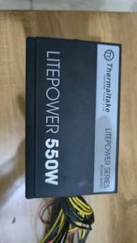 Thermaltake ٥٥٠W • كفاءة ٨٠-٨٥٪ • كيبلات غير قابلة للفصل