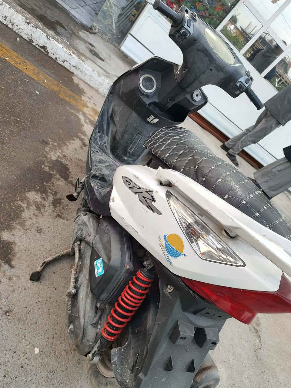 السلام عليكم ثعلب للبيع سعر 300للف قفل مكاني بغداد ساحه عدن شغاله سلف هندر كهربائيات كله كامله بيه صوت مال زنجيل كلش خفيف هاتف ***********
