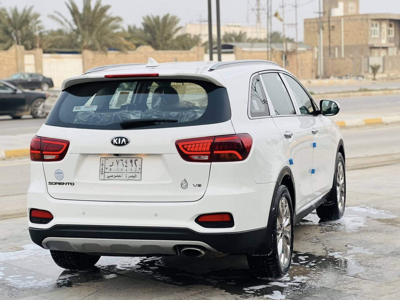 كيا سورنتو موديل 2020 خليجي رقم بصره حره تحويل مباشر 
سياره مكفولة من تبديل وضربه والصبغ ما عده رشه كلش خفيفه بقبق صندوق اثر دحچه بسيطه اسفل رقم الخلفي والباقي كفاله عامه سونار بالمنشور 
مواصفات معروفه بصمه تشغيل بصمه ابواب كشنات جلد  شاشه كبيره كامره دواره تحكم استيرن جهتين لايت لد كشنات كهربائيه جنطه كهرباء مري شفط ترحيب عند الاقتراب اناره بالدوس وبعد بيها مواصفات كلش هواي ماشيه (110) 6 سلندر 7 راكب 3 قطع تبريد مكينه وكير مكفولات حداده تخم تاير جديد كله جاهزه ما بيه اي نقص 
الــسعـر: 238 وبيها مجال 
مكان-سياره- الناصريه 
الاستفسار اكثر 
***********
***********
