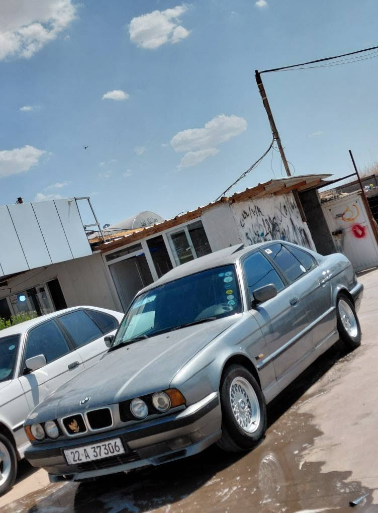 بەناوی خوای گەورەو مهرەبان بێم 
مۆدیل1992گێر عادی گێر مەکینە اکسل بەشەرت 
سەیارەکە فولە بەس گێر عادیە سەنەوی مانگی دەبەسەدەچی بەناوکردن بەشەرت بەس بەدەنەی پێشی گۆرایە سەیارەکە ماشالەی دەوی لەجوانی سحری 41معملەیکی کەم*********** أربيل, العراق
