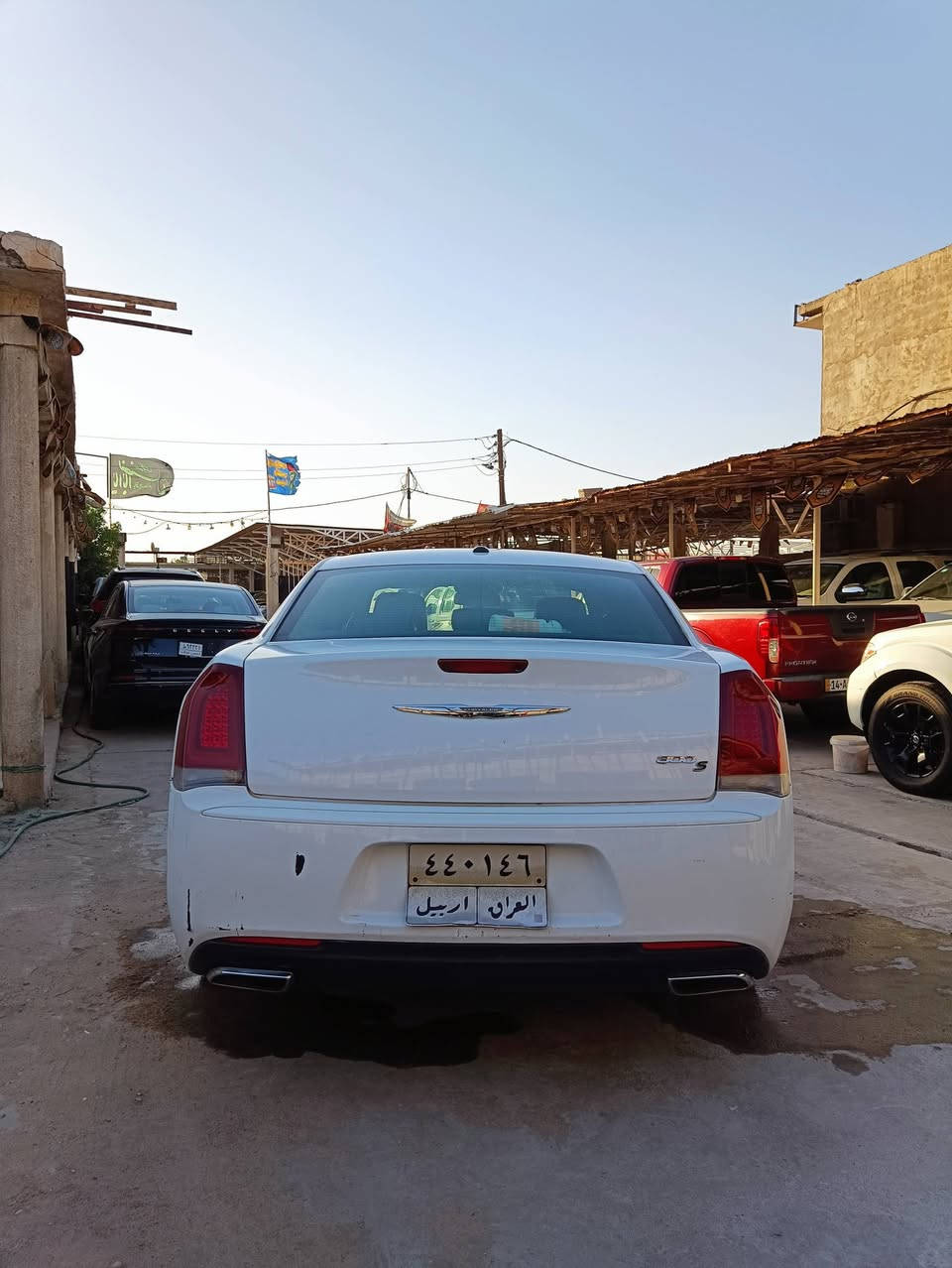 السلام عليكم
كرايسلر S300 موديل 2016  وارد امريكي بيها جاملغ وبنيد ولغد مبدل
وشويه بارد بجاملغ الخلفي سياره S فول مواصفات معروفه مواصفاتها بس بانوراما مابيها دمام بصندوك كشن حضن كشن كهربائي تدفئه ويل 18 وتخم تاير مكينه 3.6 مكينه وكير وحداده بلكارتون سياره جديده وحلوه لايت عدسه زرع عين حمره شرط نهار رقم اربيل سنويه منتهيه 
مكان السياره البصرة 
السعر 149 قفل بيها فقط حق جيه
 تفاصيل اكثر اتصل على رقم بي واتساب واتصال ***********
