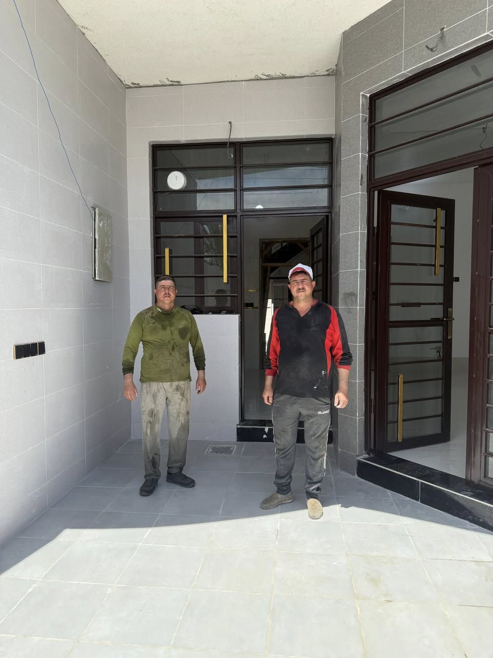 من الفكرة.. إلى الحقيقة! 🏗️✨
في مهنة البناء، نحن لا نضع طابوقاً فوق طابوق فحسب، بل نبني أحلام عوائل وثقت بنا لتأسيس مستند يجمعهم طوال العمر. 🏠❤️
بفضل الله وتوفيقه، أشارككم اليوم لقطات من أحدث أعمالنا ومشاريعنا في المقاولات والبناء والتشطيبات النهائية. نسعى دائماً في عملنا إلى الموازنة بين الدقة المتناهية في التنفيذ واستخدام أفضل المواد، مع الالتزام التام بالمواعيد والأمانة في كل تفصيلة صغيراً كانت أم كبيراً. 💼🛠️
رضا أصحاب البيوت وسعادتهم بالنتيجة هي رأس مالنا الحقيقي والدافع الذي يجعلنا نتطور يوماً بعد يوم. 📈
📍 خدماتنا تشمل:
 بناء الهياكل وتجهيز المفتاح.
 أعمال التشطيبات الداخلية والخارجية الحديثة.
 الإشراف الهندسي الدقيق على كافة مراحل العمل.
نحن هنا لنحول مخططاتكم وأفكاركم إلى واقع ملموس وبأعلى جودة.
📞 للاستفسار والتواصل، يسعدنا استقبال رسائلكم عبر الصفحة أو الاتصال بنا مباشرة. ***********أو ***********
(اترككم مع بعض الصور من مواقع العمل، ورأيكم يهمنا جداً في التعليقات! 👇)" الاخوين تحسين العبيدي و احسان العبيدي
