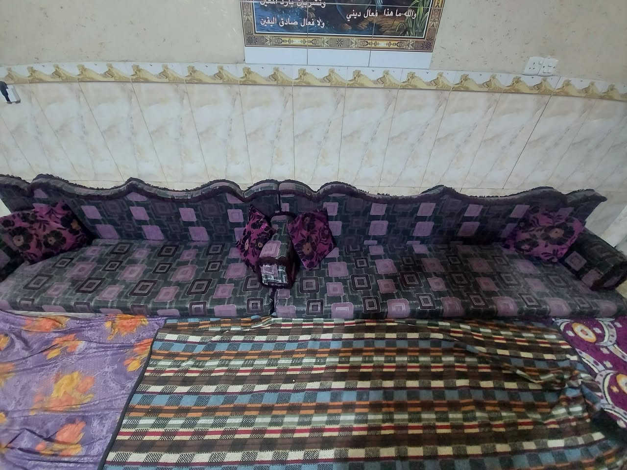 السلام عليكم
ديوان ارضي عدد المقاعد  21 مقعد 
يكفي غرفة استقبال مساحة   6×4  
#السعر 350 وبيه مجال  
العنوان :- بغداد _العبيدي 
للتواصل ***********
