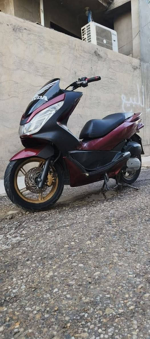 السلام عليكم
دراجة PCX  الجيل الثاني للبيع 

ياباني اصلي رقم الشاصي/JF 

مكينة مكفولة كفالة عامة 

استان حساس 

حساس ازدحام 

كفرات بلادية 

كلشي شغال على حالة الوكالة بعدها مال جناي 

السعر/13.5 وبيها مجال للشراي ويدلل 

 الموقع/ بعقوبة -بهرز -شارع 7 نيسان 

رقم الهاتف/***********
