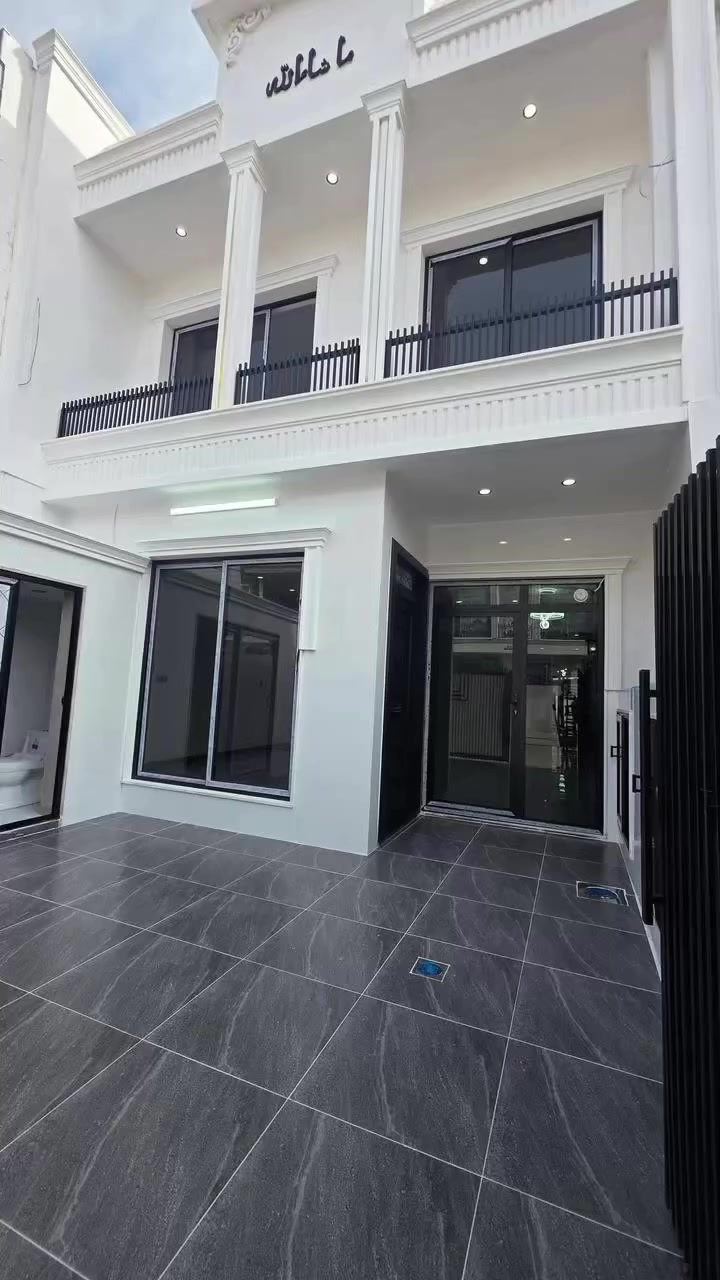 بيت للبيع في منطقة خمسه حصاروك المساحة 125متر قرب شارع 120 الموقع جدآ ممتاز السعر9شداتو70ورقه ومجال للتواصل *********** واتساب
