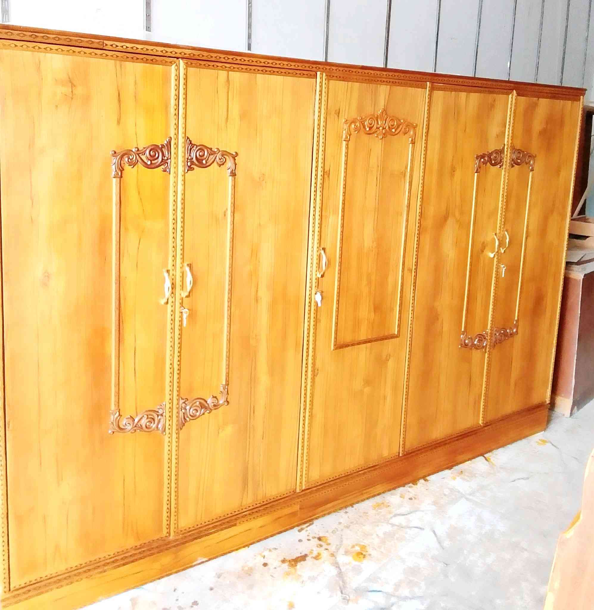 كنتور مستعمل خمس ابواب تسكام للبيع يوجد خدمة توصيل ***********
