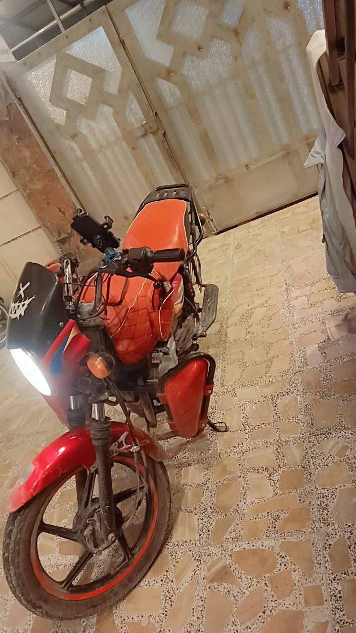 سلام عليكم دراجه بوكسر البيع دراجه نضيفه ناقصه بس تفيلس موديل2020سعره800مكاني بغداد  رقم*********** بيه واتساب
