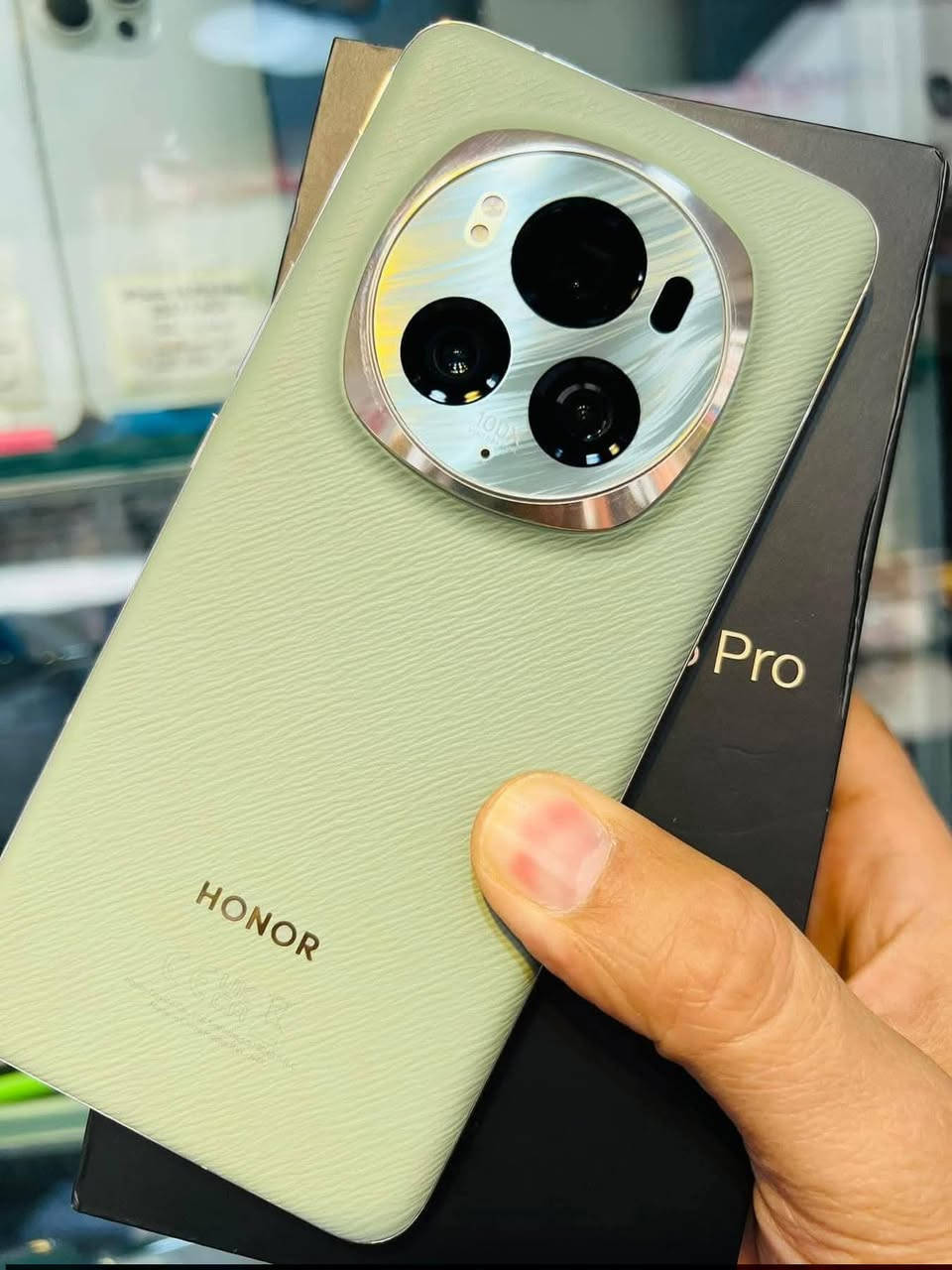 سلام عليكم جهاز هونر ماجك 6بوو جهاز عملاق متكامل ذاكرته 512عشوائيه 12+12جهاز كامل ملحقاته شاحنته 100واط يدعم شحن سريع ماكس جهاز نسخه عالميه شريحتين جهاز ضهر جلد مميز نضيف نضافه 100 فقط بيه فطر فوك موضح بل صور ما مثر كلش سعر 525وبيه شي بسيط مكاني بصره خور الزبير رقم ***********
