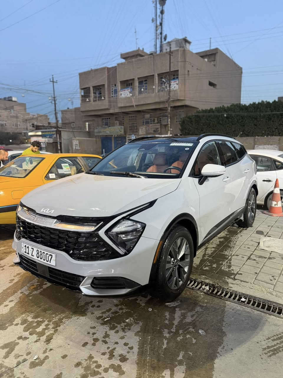 السلام عليكم
سبورتج موديل ٢٠٢٣ وارد امريكي رقم بغداد شبه مميز فول مواصفات للاخير
اللون سمنتي داخل ماروني 
ماشية ٣٨ ميل
قطعة صبغ وحدة البنيد فقط 
السيارة جديدة بمعنى الكلمة كير محرك تبريد مكفول
وتخم تاير الاصلي جديد قبل شهر مبدلة 
المواصفات الفول ميحتاج احجي بيهن
مكاني بغداد السعر ٢١٥
***********
