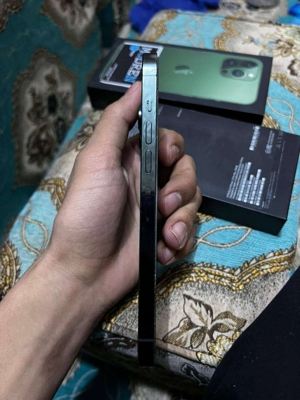 #للمراوس ايفون 13 برو ماكس امريكي  ذاكره 256 بطاريه 85‎%‎ مامعلايه جهاز مامفتوح وكلش نضيف نضافه 100‎%‎ بعده بي ضمان صيانه وبرمجه سنه كامله يم ابو متجر مراوس بدراجه نامه او تايكر مامفتوح وهذا رقمي ***********
