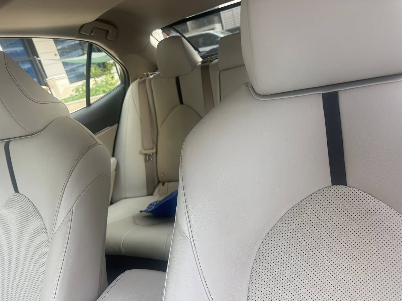 تويوتا كامري اللون ابيض وكاله ساز ام الضمان موديل ٢٣ ماشيه ٣٠ الف كيلو متر فول مواصفات برده خلفيه كراسي جلد وكهرباء ٦ ايرباك نظام سماعات jbl   مواصفاتها معروفه gle الساز رقم بغداد الجديد السياره مكفوله كفاله عامه عدا بارد اقل الاصبع للاستفسار الاتصال ع الرقم *********** السعر ٢٤٨ وبيها مجال
