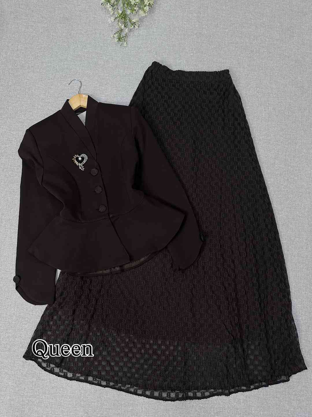 #New_queen✨
✨..طقم قطعتين كوالتي ✨اورجنال مبطن،،دابل ايطالي
✨قياساته (38_40_42_44_46_48)
✨طول السترةcm60
✨طول التنوره cm100
✨توفر بعده الوان (اسود،،جوزي،،بيجي،،بستاشيو،، عنابي ،،)
✨توجد خدمة توصيل داخل بغداد وجميع المحافظات ✨سعر توصيل 5🚕‎#اكسبلور_فولو #ازياء_نسائية #اناقة_المرأة #بغداد_العراق


**إذا كنت صاحب هذا الإعلان وتريد حذفه لأي سبب، رجاءا أرسل رسالة إلى الدعم الفني**
