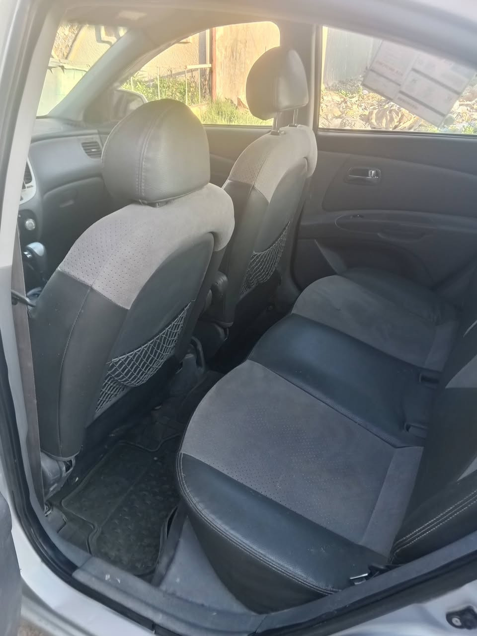 السلام عليكم للبيع أدوات 
كيا ريو مديل 10 سياره حلوة وجاهزة كير مكينه صدر تخم تاير كهربائات كلها شغاله مابيها اي نقص 
***********
