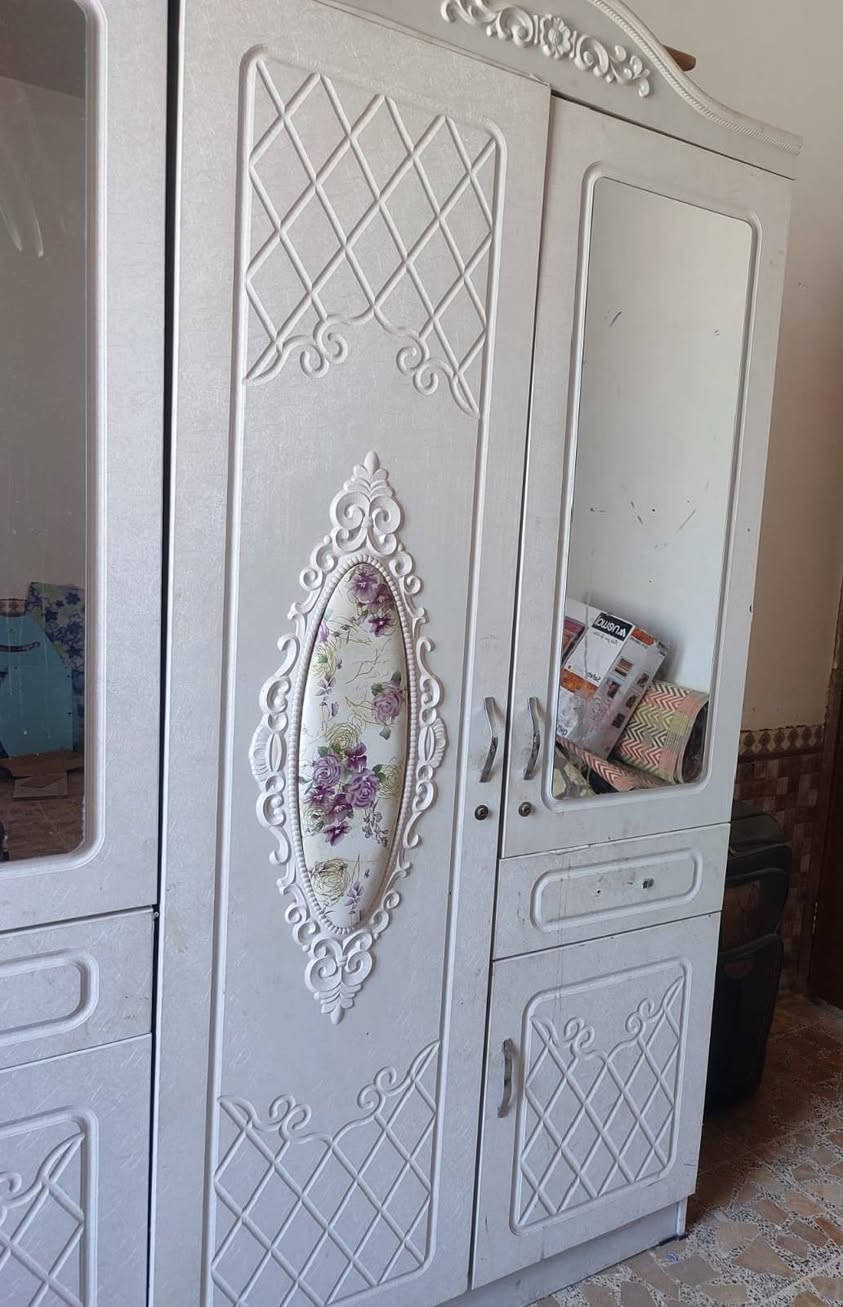للبيع جديدات غرف شبابيه 
كنتور عدد2 
جربايه عدد2 
ب400 وبيهن مجال 
النجف مناذره 
***********
