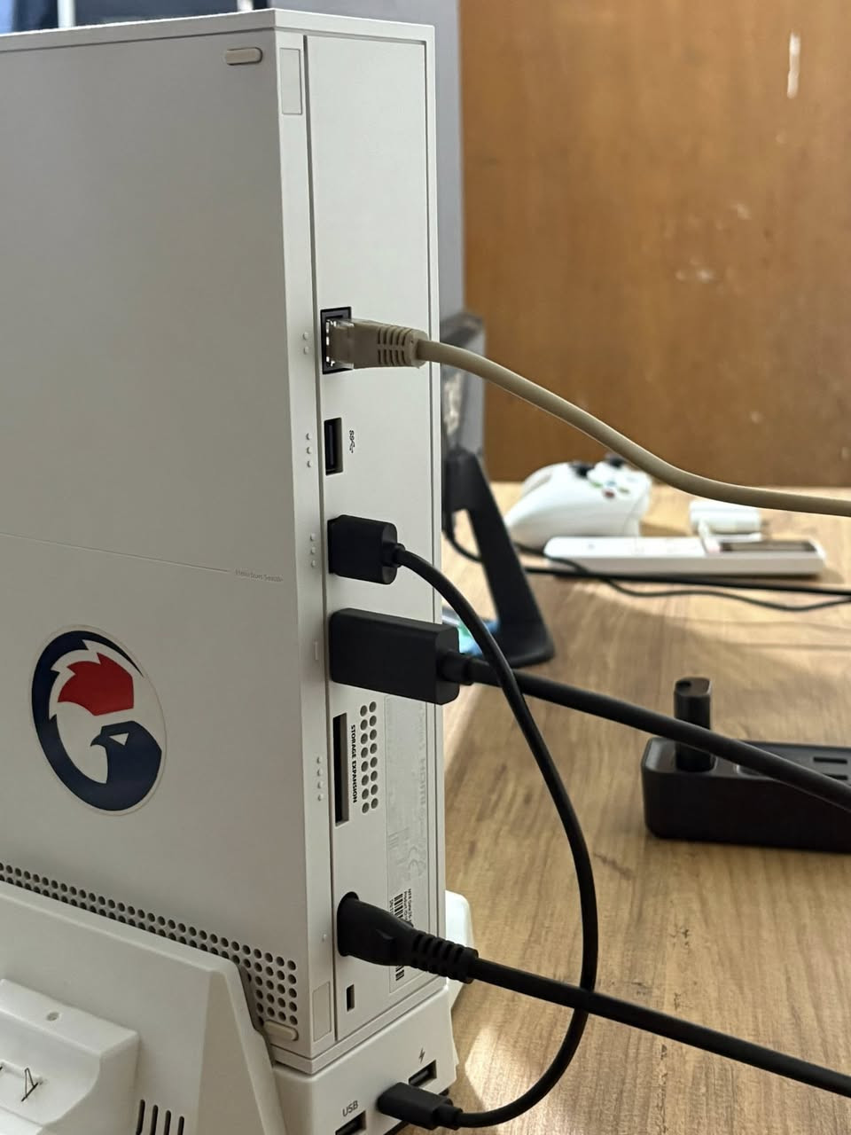 جهاز سيريس اس مستعمل قليل جداً مع كامل ملحقاته الاصلية بالاضافة الى شاشة من شركة بلاك ولف165HZ(FHD)مع فان تبريد من شركة دوبي ويد من كيم سير(g7) مع يوبي اس من بور ماكس التواصل

***********
