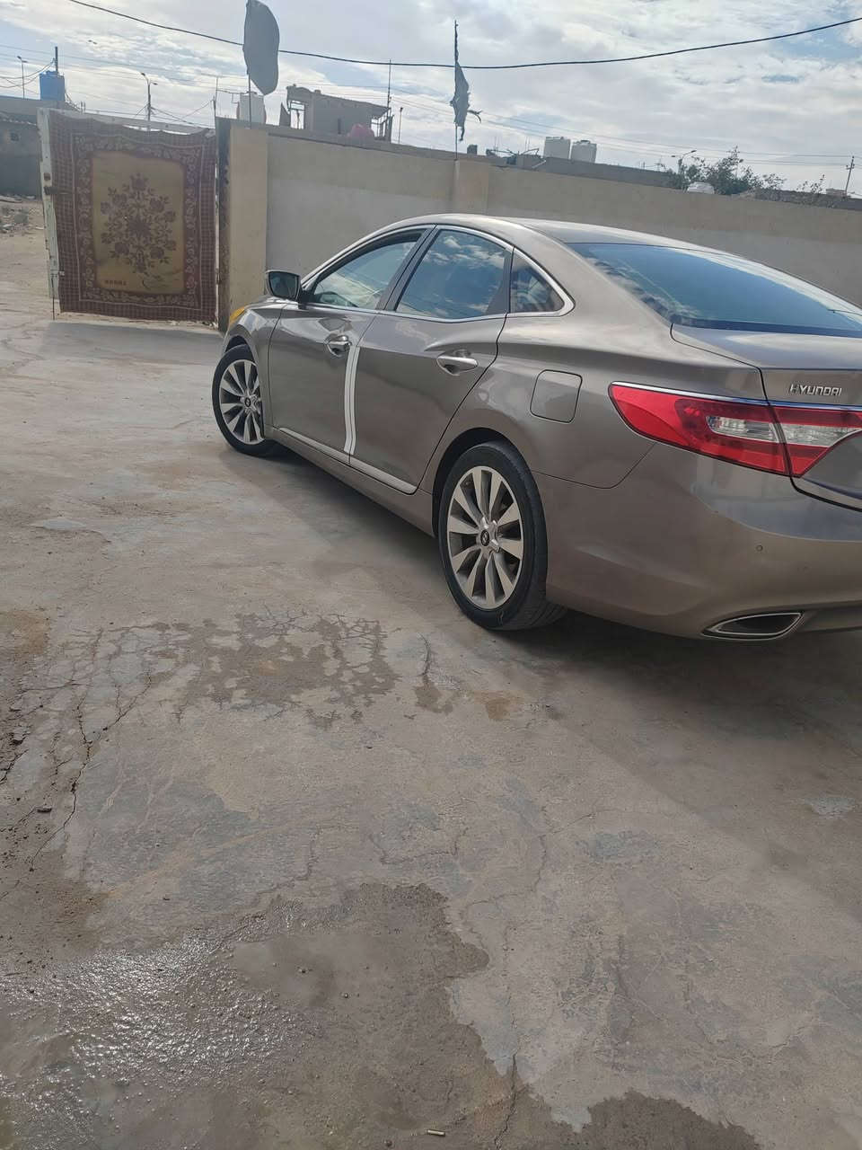 للبيع ازيره مديل 13
بيه قطعتين صبغ بدون دواخل بدون فتح سنويه جديده 

سيارة جاهزه من كلشي كير مكينه حداديه كلشي بيه مكفوال سعر 90الاستفسار ***********مكان طريق كربلاء نجف
