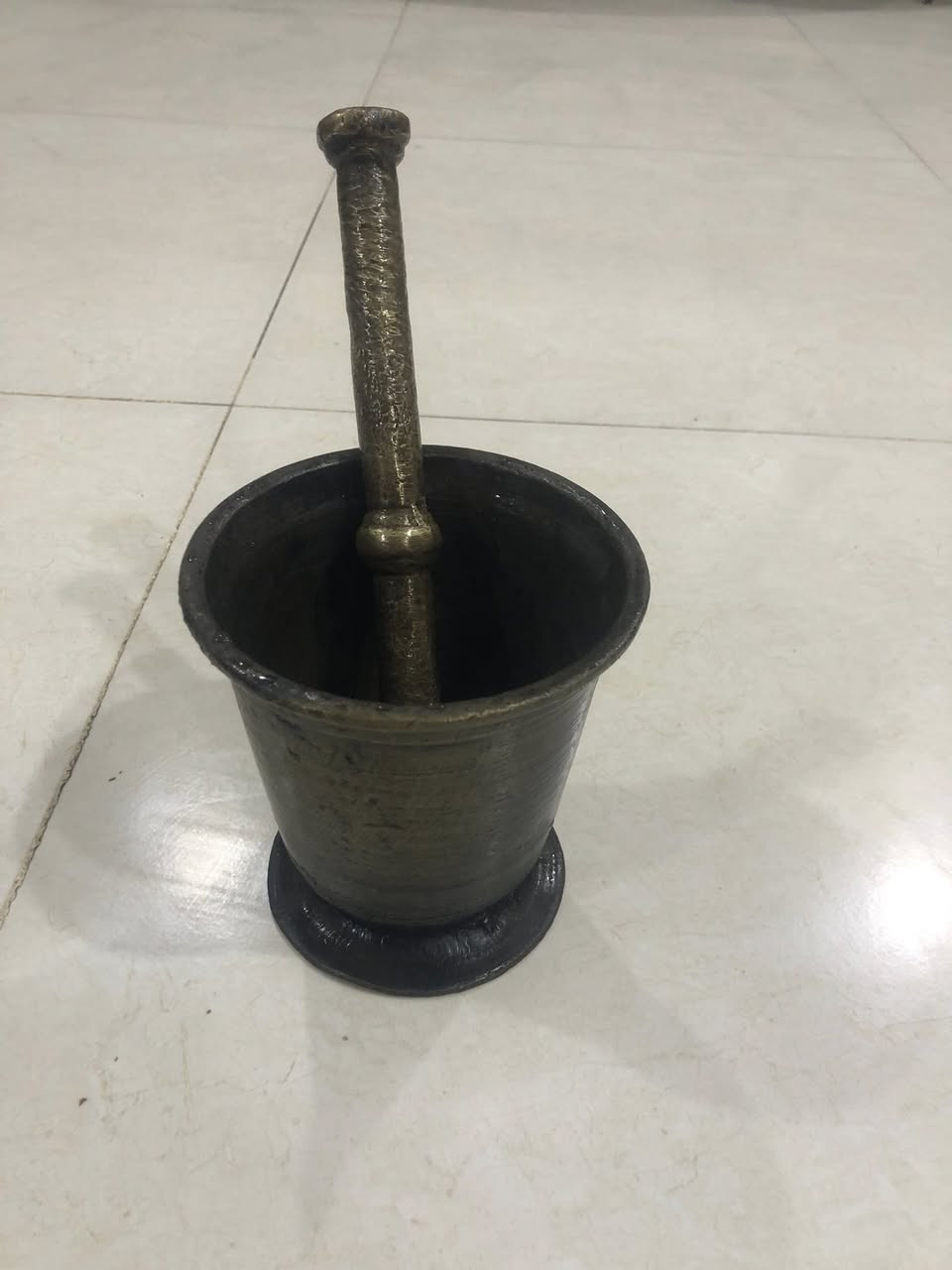 هاون قديم انتيكه وزنه 4 كيلوات نفاظات تمثال قديمات انتيكه سعرهن كلهن 90 مكان بابل شارع 80 موبايل ‭0787 768 0729‬
