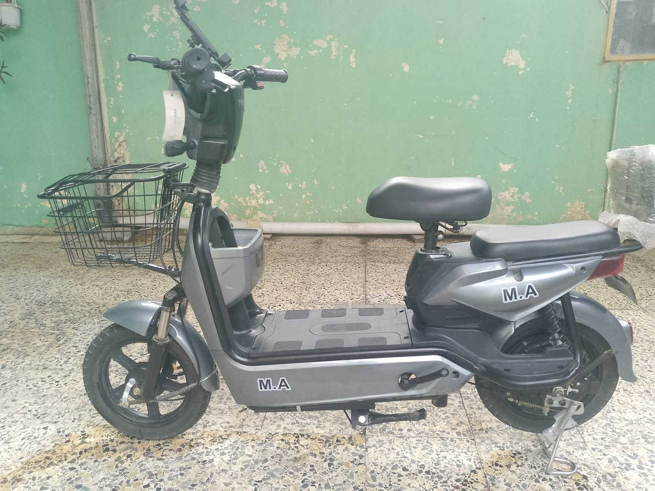 ماطور شحن للبيع حجم 14 اربع بطاريات جدد وبي ثلاث سرع كلو شغال وجديد  مستخدم شي قليل السعر 250 وبي مجال الرقم ***********
