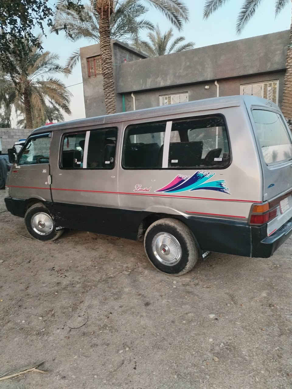 السلام عليكم سياره مقفوله باتري جديد تخم تاير تخم صدر سياره خير من الله بس ستر بس ستر الله حجي موديل 93 سياره باسامينا 42 رقم التلفون ***********
