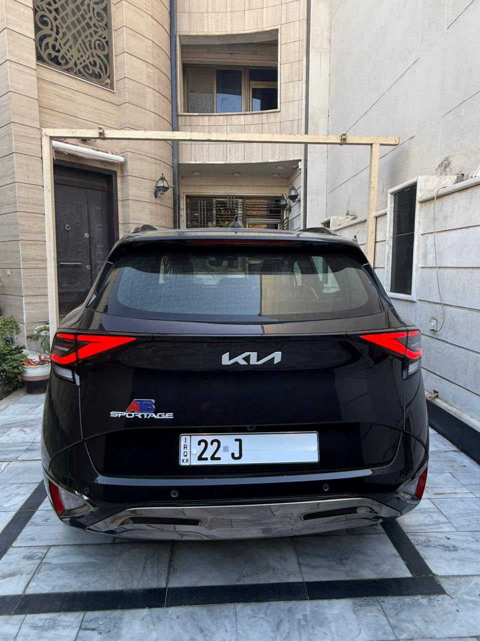 السلام وعليكم
للبيع سبورتج ٢٠٢٤
فول مواصفات بانروما
وكالة NIM 
رقم اربيل الجديد 
هزة وبراد جديد
ماشية 7000

المواصفات:-
بصمة تشغيل
بصمة ابواب
تشغيل عن بعد
صندوق كهرباء
فتحة سقف بانراما
محرك٢٠٠٠
ويل كب كروم
شاشاة اصلية
كامرة خلفية
حساسات امامي 
حساسات خلفية
رادار امامي 
نقط عمياء
تحديد مسار 
هند بريك دكمة
كشنات جلد
هيتر كشنات 
هيتر استيرن
تحكم استيرن
اوهو هولد 
درايف مود 
سبورت ايكو
 نورمال سمارت
شفتات استيرن
ليدات امامي
بكلايت ليد 
لايتات زنون
مخارج شحن تايب سي
شحن واير ليس
اويالة كروم 

السيارة مكفولة كفالة عامة
من الدعامية للدعامية
والشخط والرصعة والخدش
رقم اربيل الجديد
اي استفسار تعال خاص او اتصل
***********
عنواني بغداد حارثية
