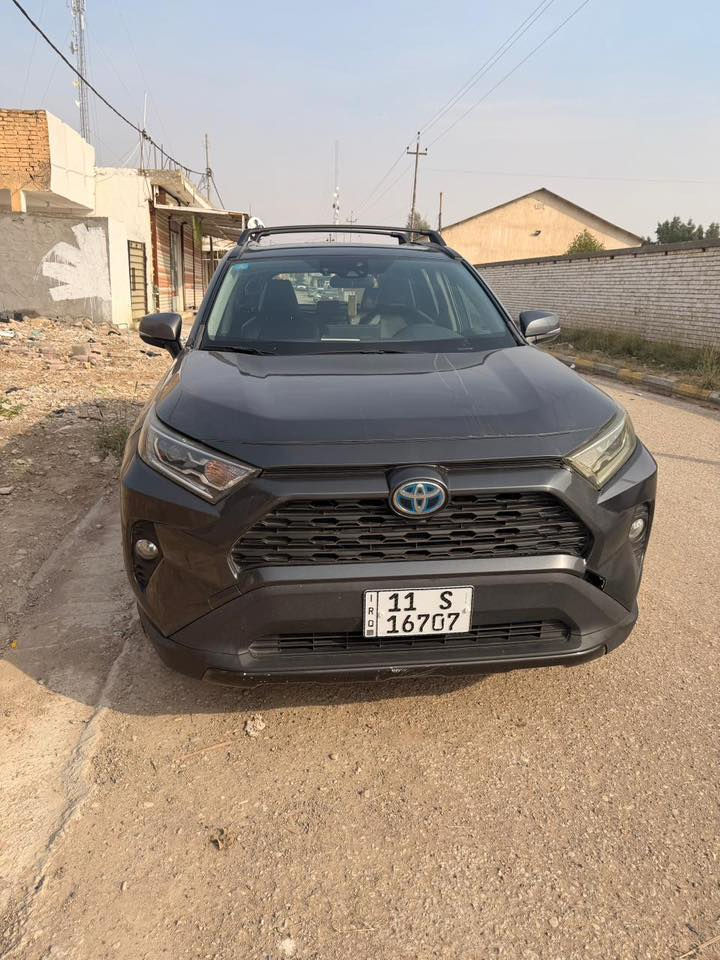 سلام عليكم
تيوتا راف فور 2021
هايبرد xle فول موصفات 
وارد امريكي حادثها خفيف والصور بالمنشور ماشيه 90mi جديده السياره ما بيها اي نقص 
مكانها واسط الزبيديه 
السعر 215 بيها مجال 
***********
