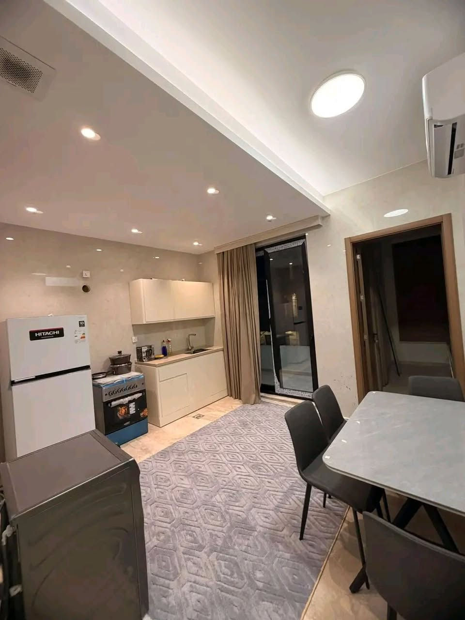 شقه Vip للايجار في حولي الجامعه 
صاله مطبخ وغرفتين نوم 

ط اول 

✅عدنا عروض أخرى 

✅ أسعار منافسة
✅ خيارات متعددة للسكن والاستثمار

  خيارك الأفضل دائماً

📌 ملاحظة:

إذا عندك شقة تحب تبيعها أو تأجرها، تواصل ويانا والباقي علينا.

المسوق العقاري أمير الزيادي 

📞 ***********
