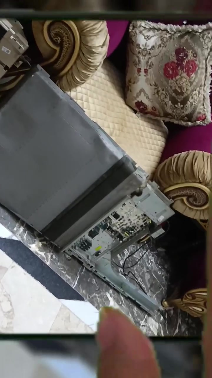 ضروري تنظيف أجهزة التبريد احسن ما يوصل مرحله يحترگ الضاغط

ورشة الحسن للتبريد  

***********
