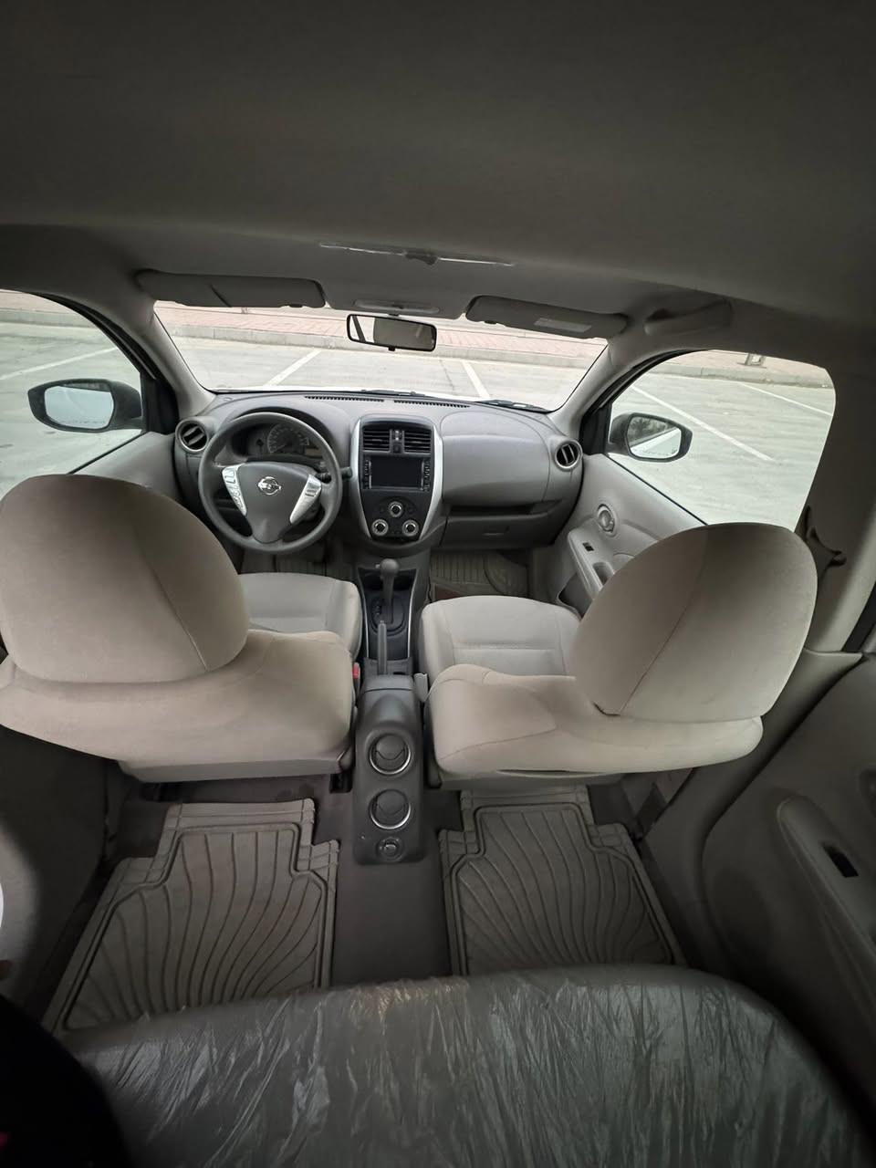 🔥نيسان صني 2025
-ماشية 9 الاف
-اربع جامات كهرباء
-شاشة
-السيارة كفاله عامة من صبغ وضربه وبارد وتبديل ماعدا شخط باب السايق جداً خفيف باقي بس خيال وصاير جوة وموجود بالصور 

السعر : 125
المكان النجف 
***********
