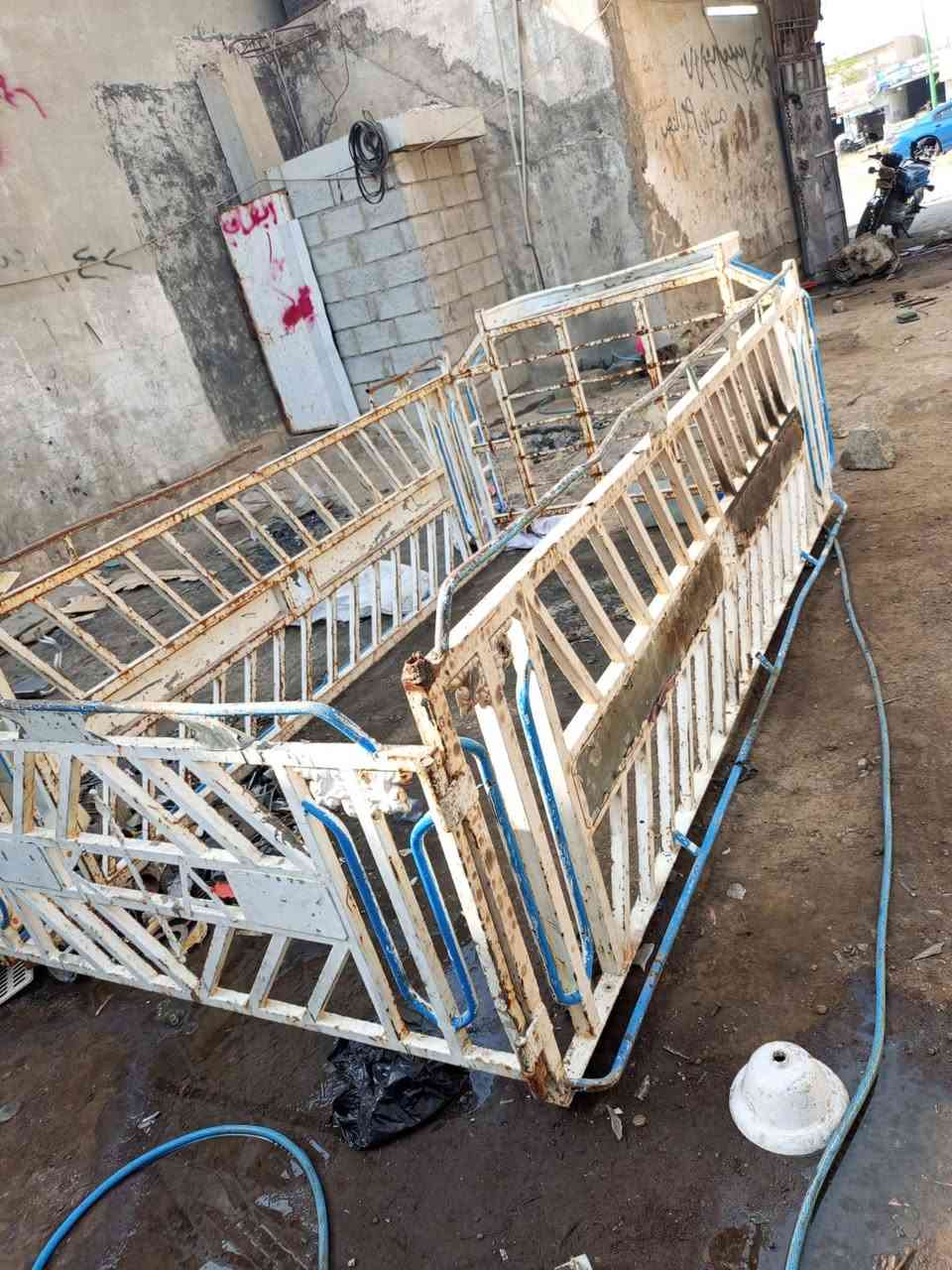 جنج كيه فحل للبيع يعوزه صبغ وتعديلات سعره 250وبيه مجال مكان حي العسكري***********
