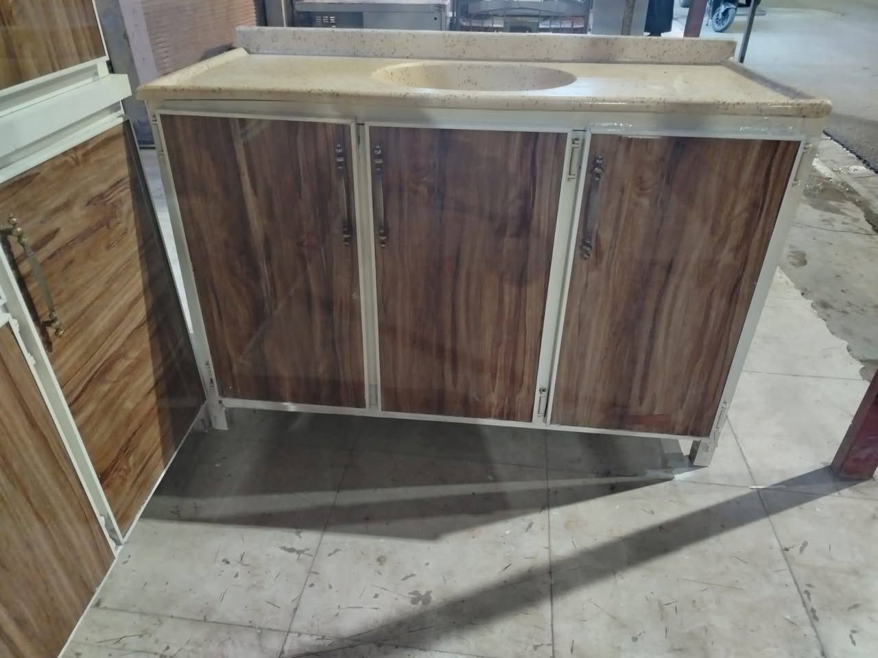 للبيع كونتر ارضى ملحق متر نص  نضيف سنك ١٣٠ سم كرانيت سعر ١٩٠ بي مجال ***********   ***********
