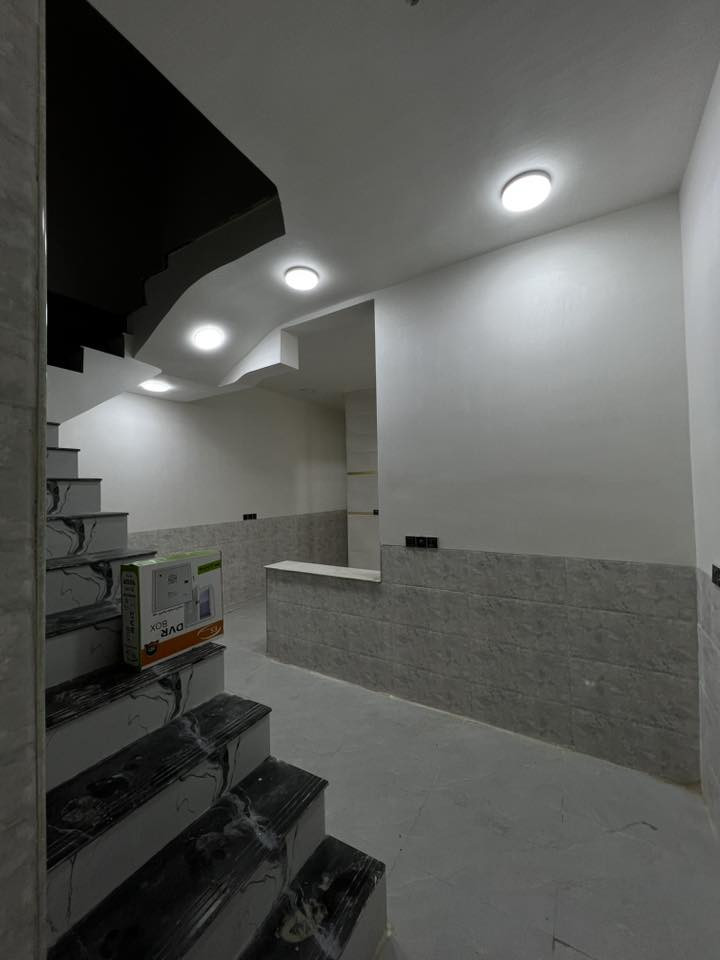 #ممول
دار للبيع 
المساحه 100ًمتر طابو زراعي 
بناء حديث + تسليم مفتاح 🔑 لمشتري
موقع  البكرلي الثانيه شارع محطه الغاز نهايته يسار قبل مضيف 
يحتوي على غرف نوم وصاله ومطبخ وكلدور ومجمع صحي 
السعر مناسب 73 مليون 
ليرغب بشراء مراجعه المكتب…
عقارات املاك العراق 🇮🇶 
***********
***********
