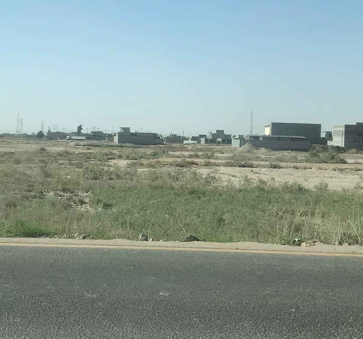 قطع اراضي للبيع عدد 2 مساحة كل واحده 250 متر ملاصقات البعض في الهارثه طلاع لمعيدي مقابل سيد سامي مدخل شارع لمسحب مع كل قطعه يوجد عقد وهويه من جمعية الانسانيه الاسكان في البصره للأستفسار الاتصال على الرقم ***********
