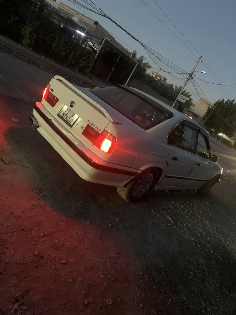 سلام عليكم
بي ام 525 رقم بغداد دولي بسمي
 موديل 1990  محرك مفتوح مو مسكر
كير و محرك خير من الله بجم عريض داخل اسود بيع او مراوس السعر 
55بيهه مجال ***********
