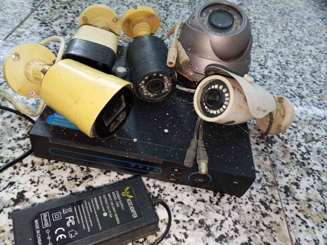 غراض للبيع
تخم ديوان 10مقاعد 
كامرات عدد 4
دوشك تركي 
شاشه حجم 32 ...***********
