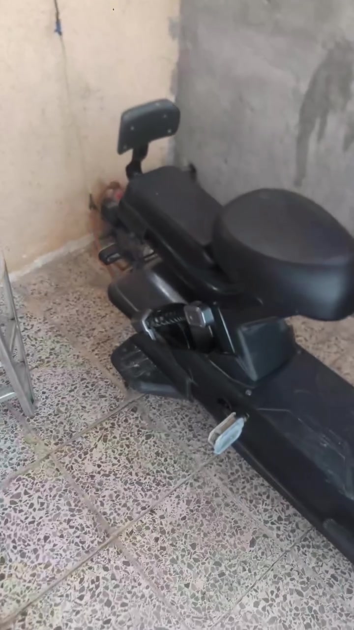 سلام عليكم دراجه للبيع كلش نضيف كدام عينك ماصرلي شهر من ماخذها دراجه نضيفه كدامك حساس بكلايت اشاره رماش كلهن يشتغلن سرعه ٣ تمشي ٦٠ الله شاهد دراجه سريعه وما تصرف شحن ابد يطول الشحن ٦ ساعات وتمشيك خير من الله وهورن يشتغل كلشي يشتغل اني خذيتها ب٤٥٠ وهسه رايدها ب٣٥٠قفل لن محتاج لفلوس رقم تواصل واتساب *********** مكاني بغداد زعفرانيه وها كفرات بلاد مالاتها برغي ما مفتوح منها
