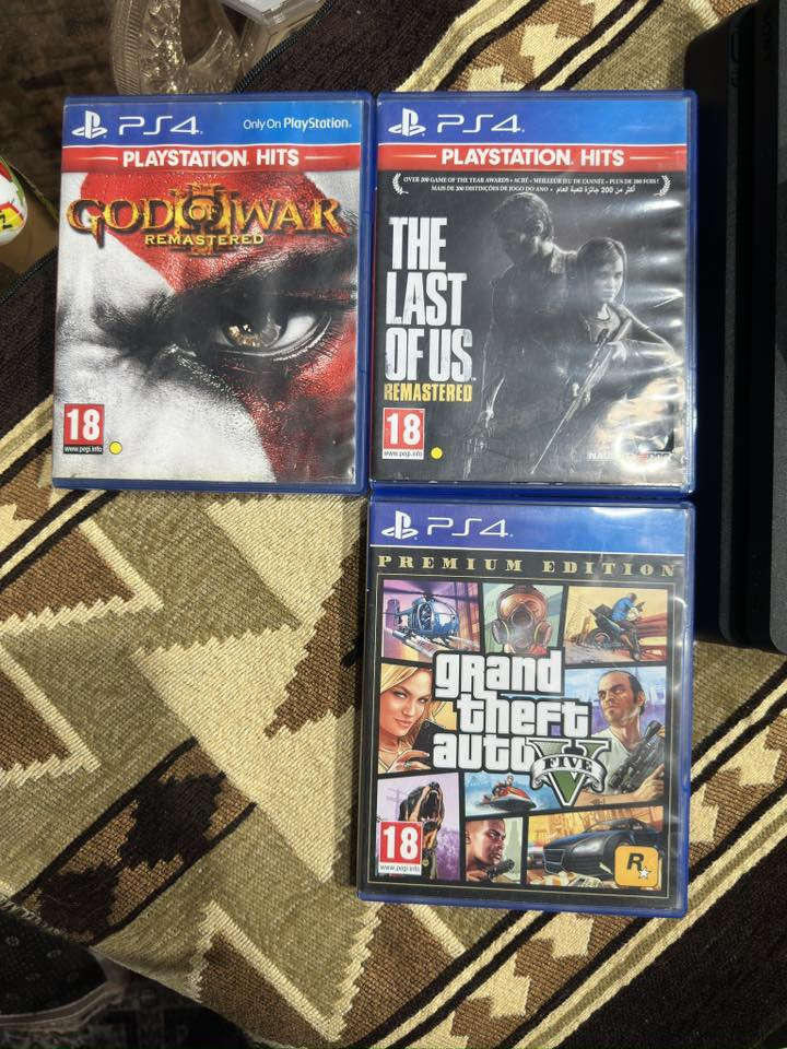 السلام عليكم PS4 سلم للبيع
الجهاز نظيف وبرغي ما مفتوح من عندة نظافة 100‎%‎ ستيكر 
ويا 3 اللعاب
جي تي اي
كود اوف ورد
ذلاست اوف يوز

ويا جوستك وحدة مالتة الاصلية

السعر 250 الف وبي مجال كلش بسيط 
مكاني بغداد الطالبية

للاستفسار الاتصال 
***********
