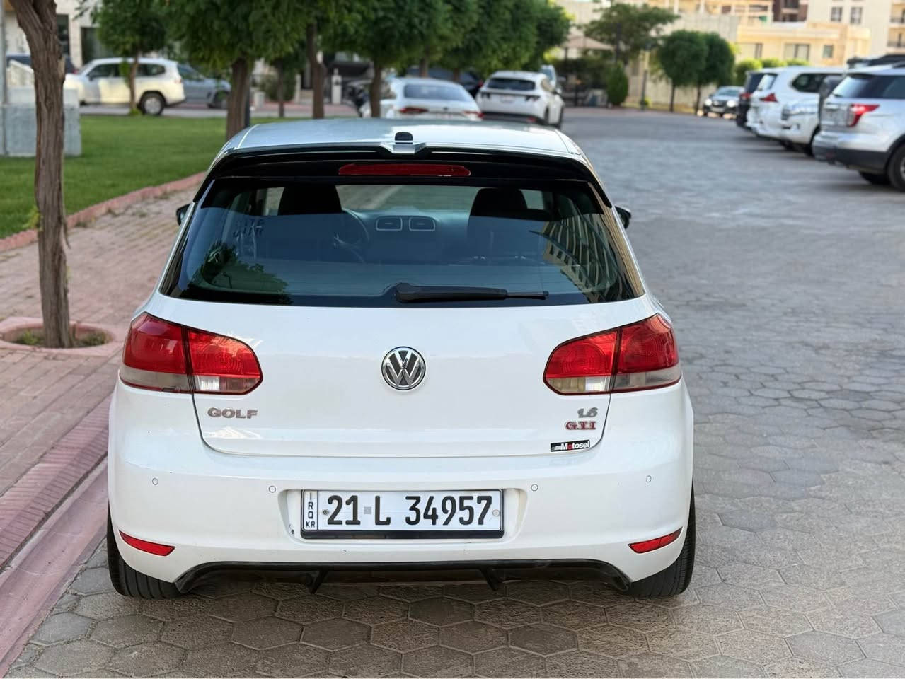 Volkswagen⁠ golf mk6 
گۆلف ٢٠١٢ مه‌كینه‌ ١٦ بێ تۆربۆ سپی به‌فری گێر ئۆتۆماتیك ته‌برید جام كاره‌با تایه‌ تازه‌یه‌ سه‌نه‌وی به‌ ناوی خۆمه‌وه‌یه‌ زۆر بێ موشكیله‌یه‌ به‌نزین زۆر كه‌م سه‌رف ئه‌كات ره‌سمی سۆنه‌رم داناوه‌ بۆنیتی روبعێكی بۆیاخه‌ 
نرخ ٧٥ مه‌جال
*********** السليمانية, العراق
