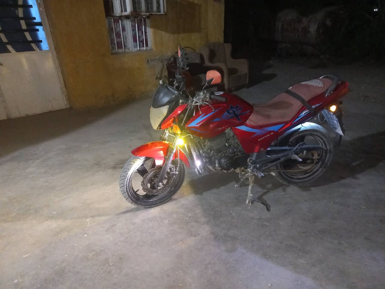 السلام عليكم شباب دايوان للبيع او مراوس ب ايراني 5 كير موديل 2015 كلهه شغاله كهربائيات محرك كلجات خير م̷ـــِْن •اللّـہ̣̥ سعر 800 المكان بغداد ناحيه الوحده قرب بسمايه ***********
